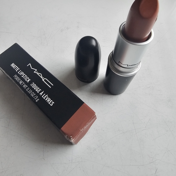 MAC Lipstick Kinda Sexy - Picture 3 of 5